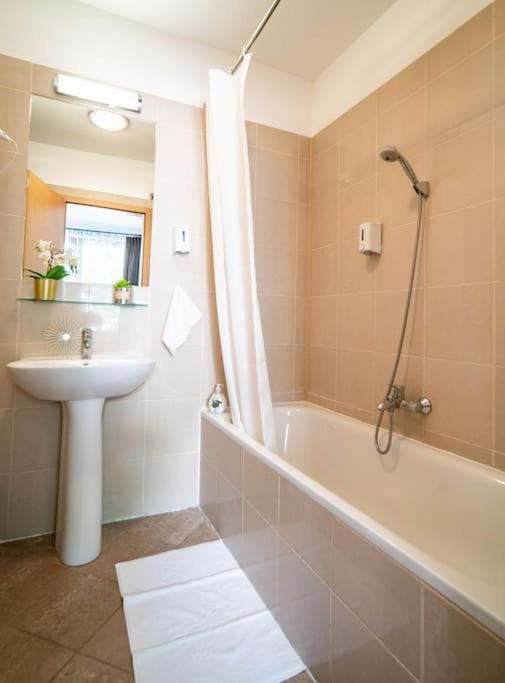 Free Parking! Soho Budapest 304, 4 Ppl, Ac, Fast Wifi, Smart Tv Eksteriør bilde